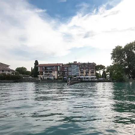 Aurora Hotel 3*
