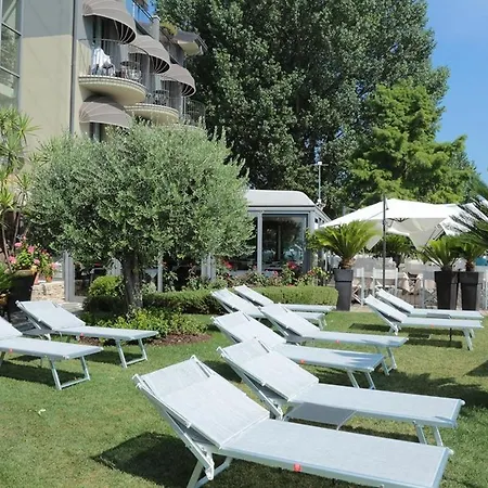 Hotel Aurora 3*