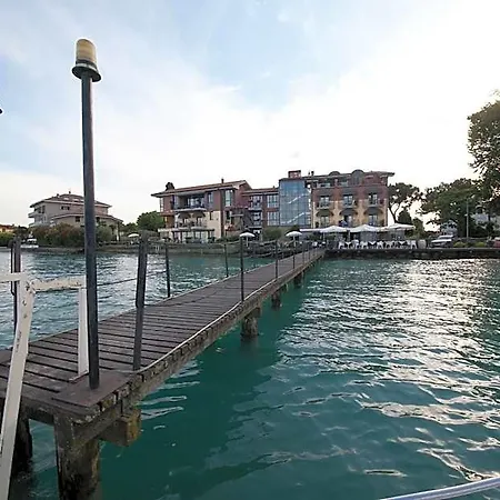Aurora Hotel 3*