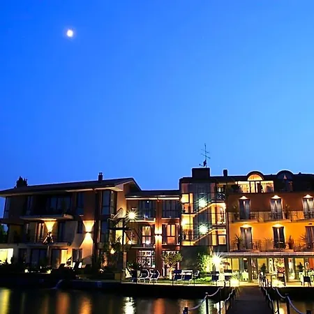 Aurora Hotel