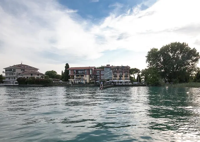 Aurora Hotel 3*