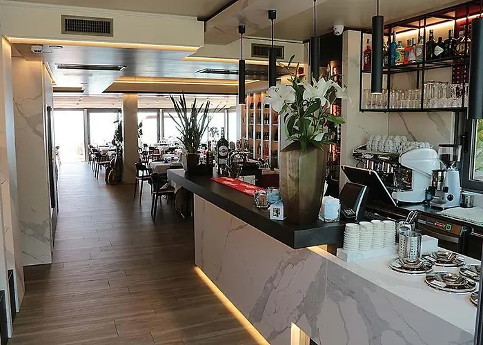 Aurora Hotel 3*